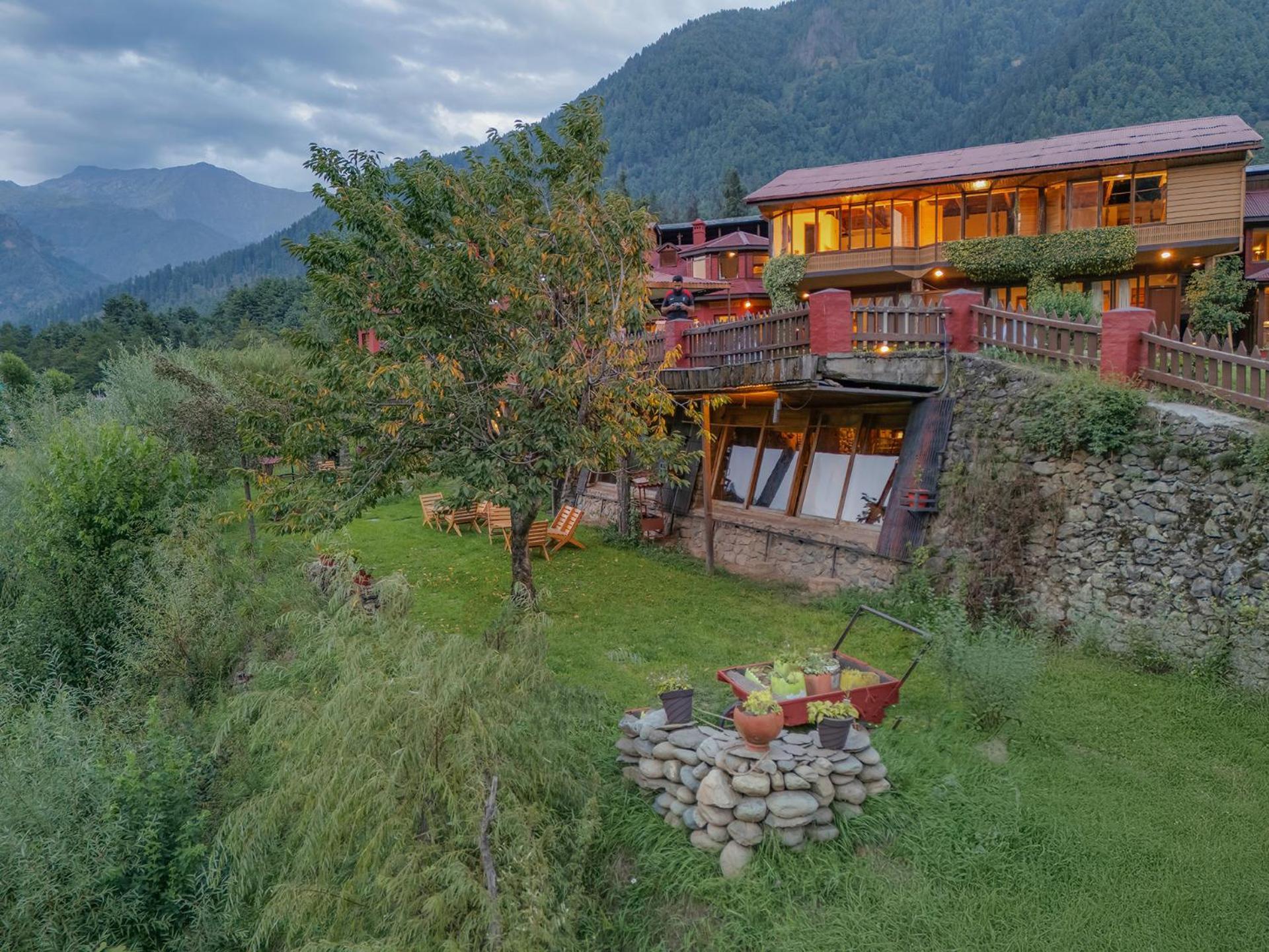Pahalgam Hotel Exterior photo