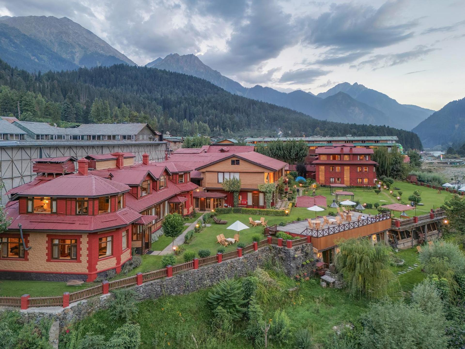 Pahalgam Hotel Exterior photo