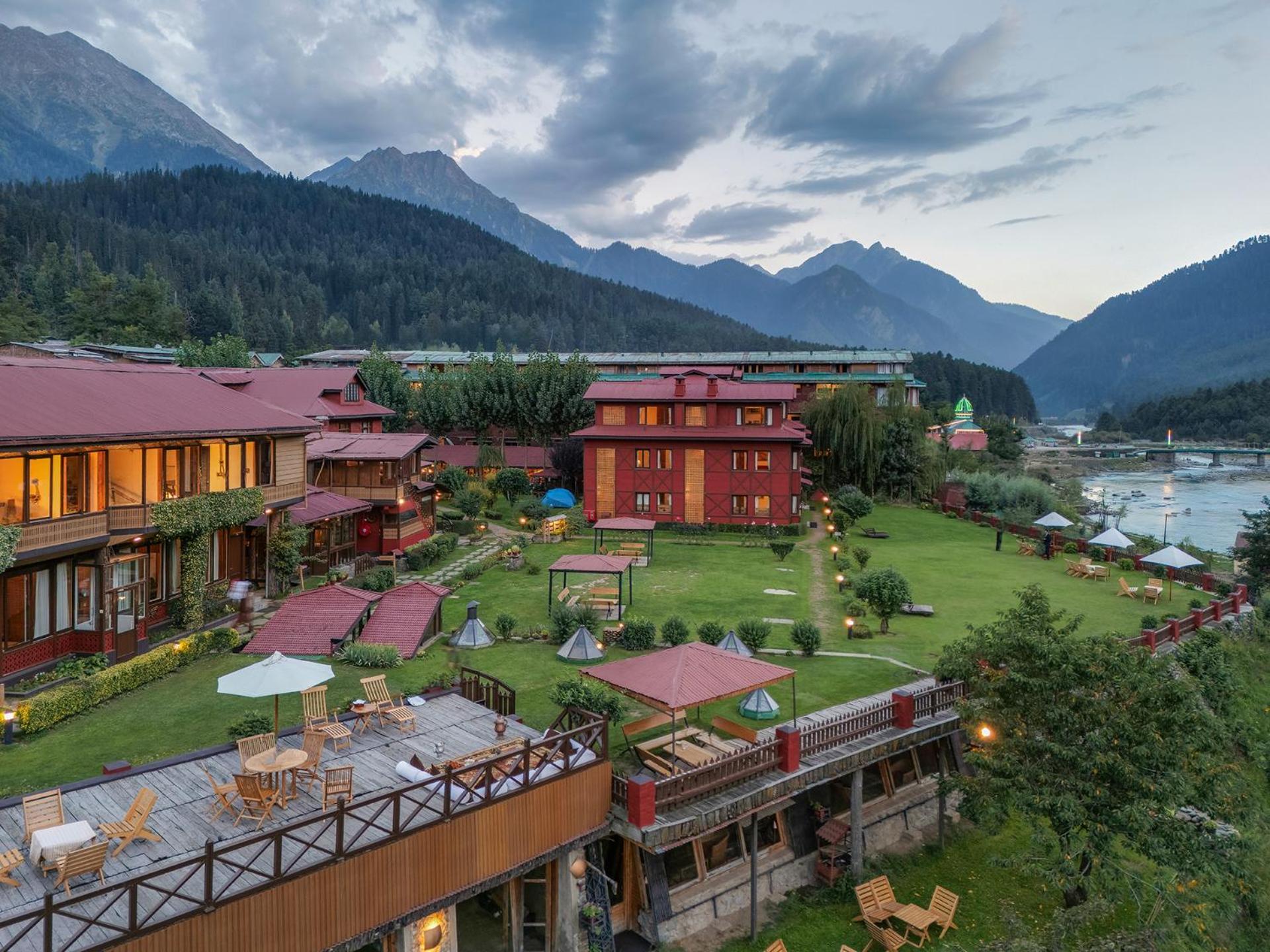 Pahalgam Hotel Exterior photo