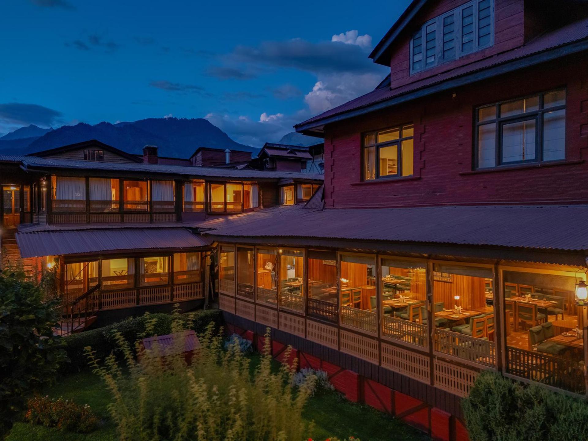 Pahalgam Hotel Exterior photo