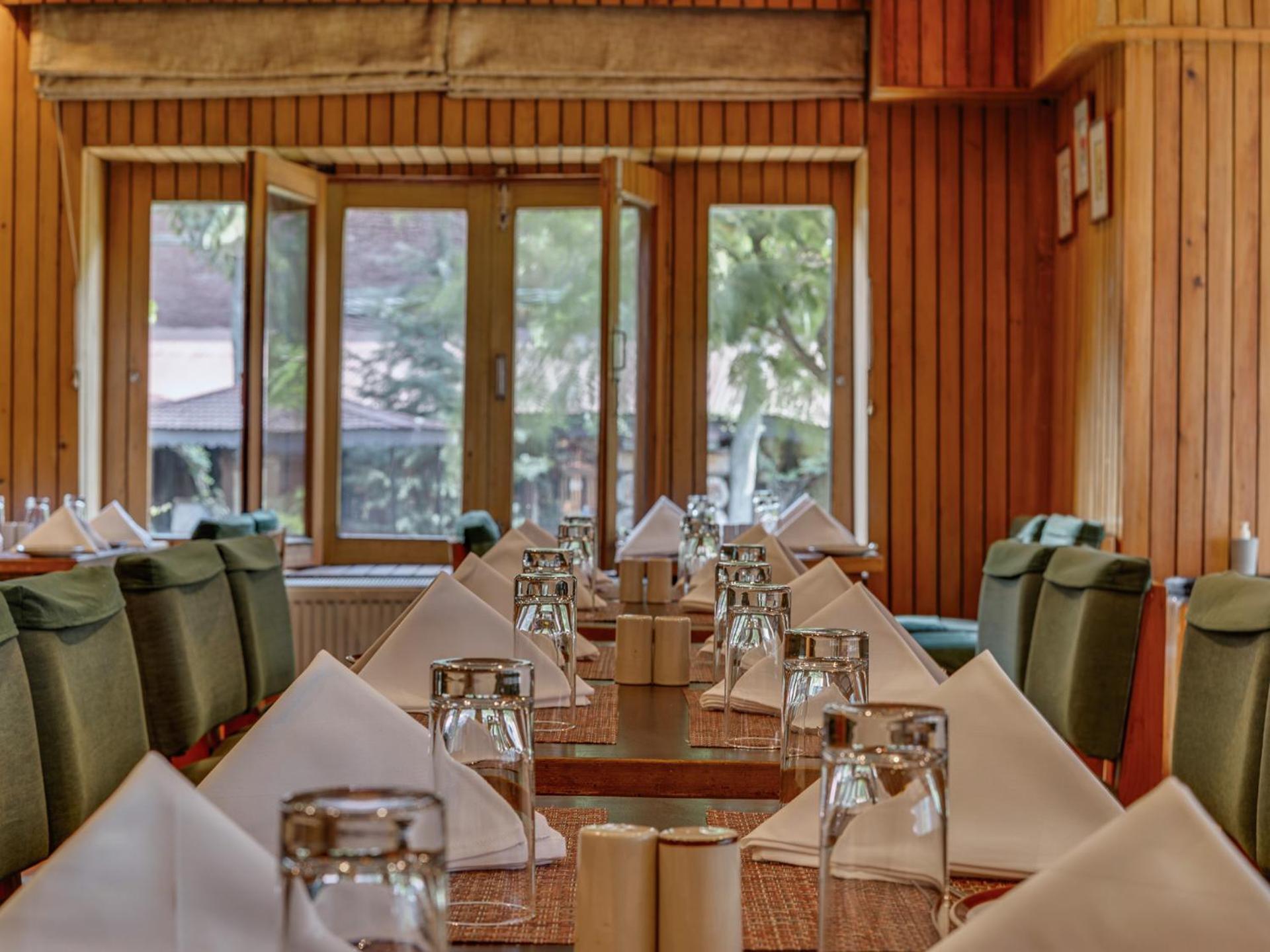 Pahalgam Hotel Exterior photo